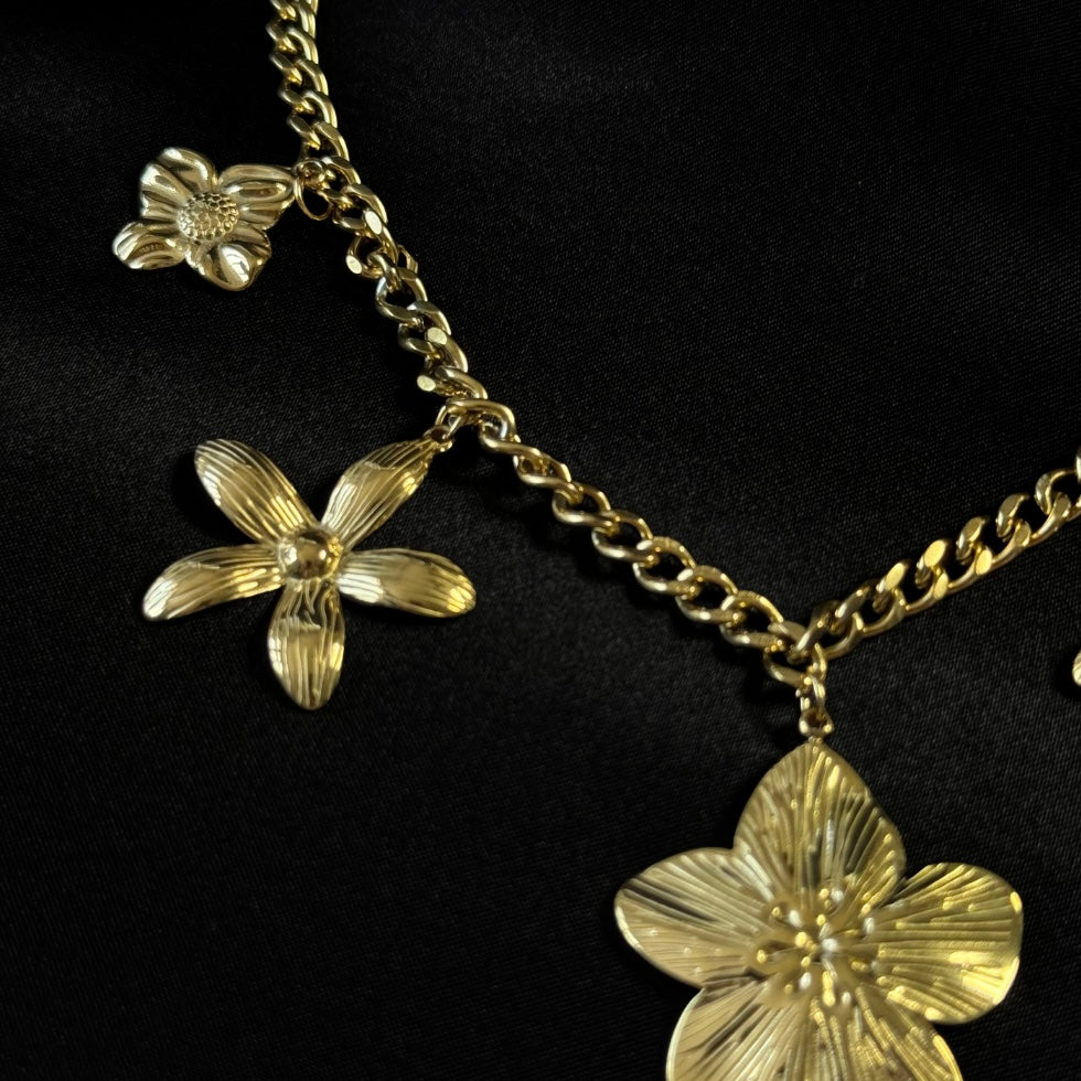 Collier Lea